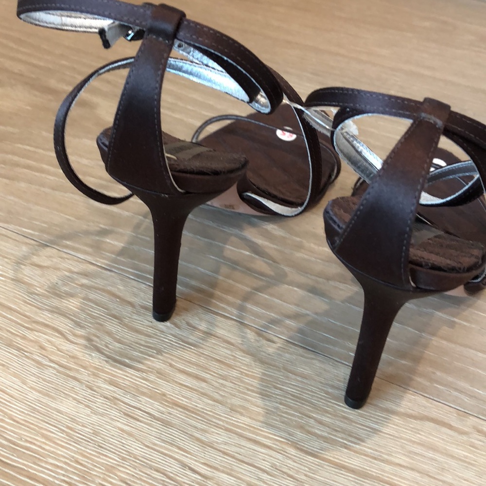 New BCBG brown strapped heels size 8.5 - Picture 4 of 8